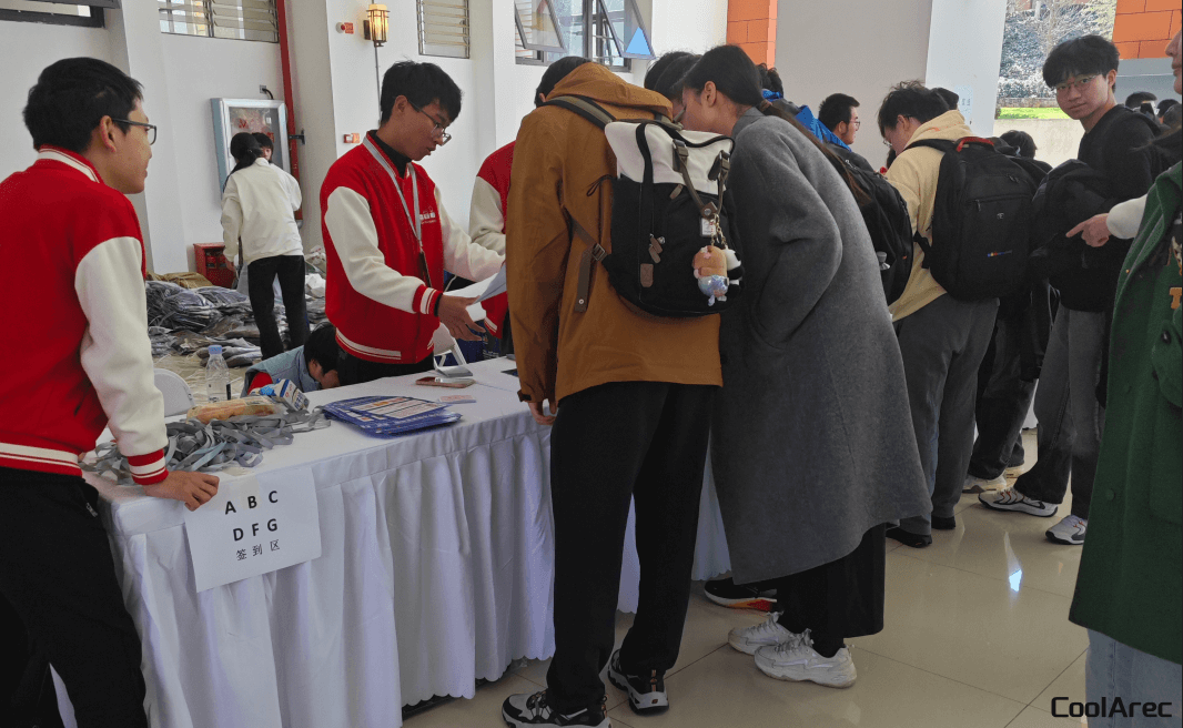 熟悉的背影，他来了